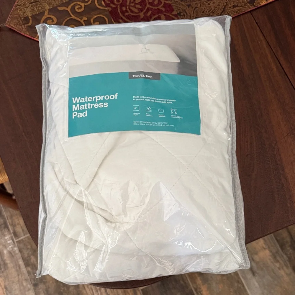 Twin XL Waterproof Mattress Pad - White